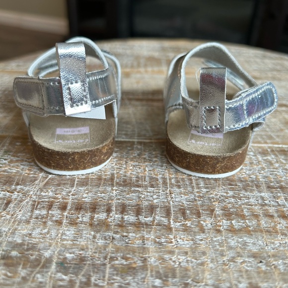 Carter’s Baby Girl Silver Sandals- 3-6 months - Picture 4 of 7